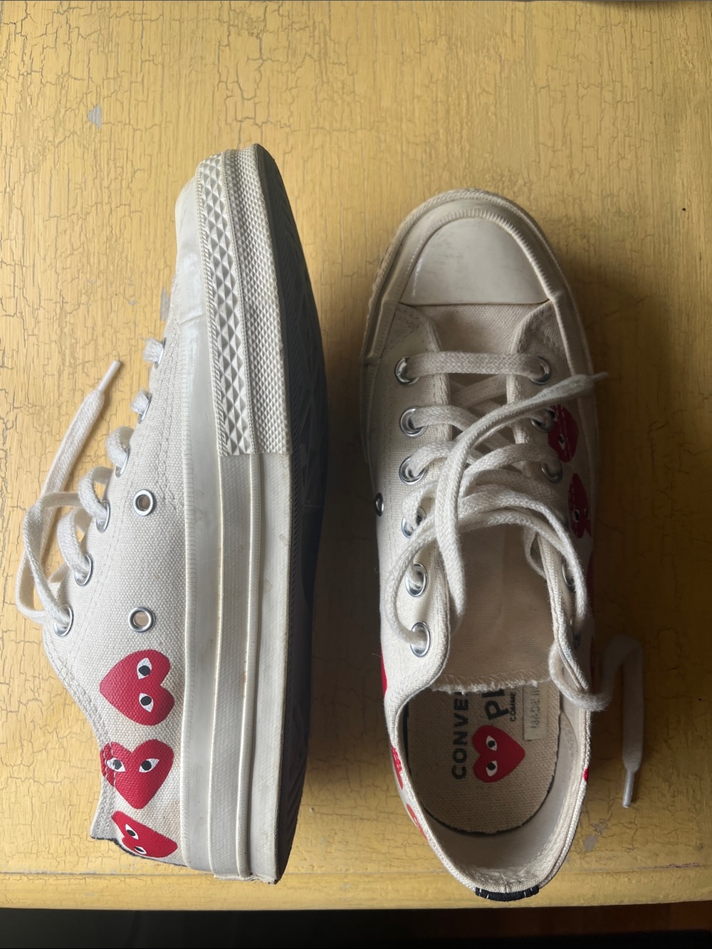 Comme des Garçons PLAY Cream Canvas Low-Top Sneakers with Red Heart Row